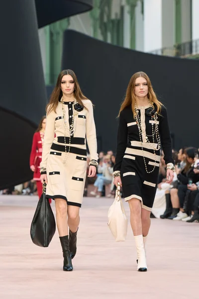 Look 29